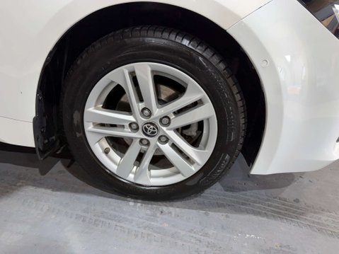Toyota Corolla 1.8 Corolla Icon Tech HEV CVT 5dr 32