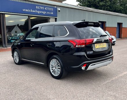 Mitsubishi Outlander 2.4 Outlander Dynamic PHEV CVT 4WD 5dr 9