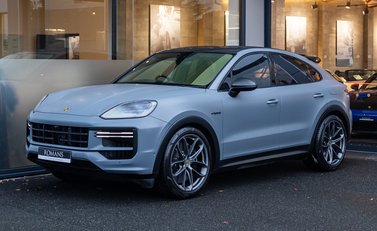Porsche Cayenne TURBO E-HYBRID Coupe with GT Package 2