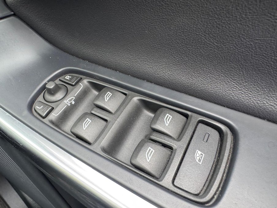2017 Volvo XC60 — image 28