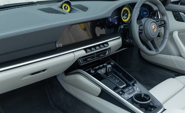 Porsche 911 Turbo S Cabriolet (992) 19