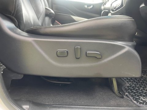 Nissan Navara 2.3 dCi Tekna Auto 4WD Euro 6 4dr 26