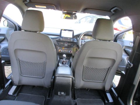 Ford Focus 1.0T EcoBoost ST-Line Euro 6 (s/s) 5dr 31
