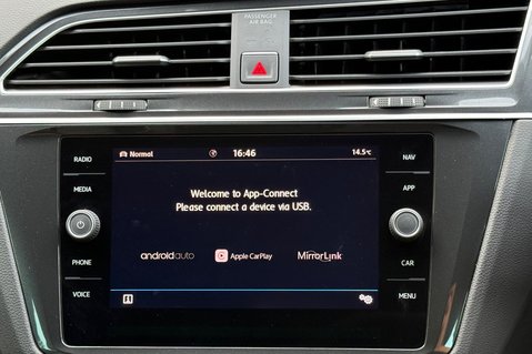 Volkswagen Tiguan R LINE TSI BMT 4MOTION DSG -RARE LEATHER INTERIOR -CAMERA -APPLE CARPLAY  59