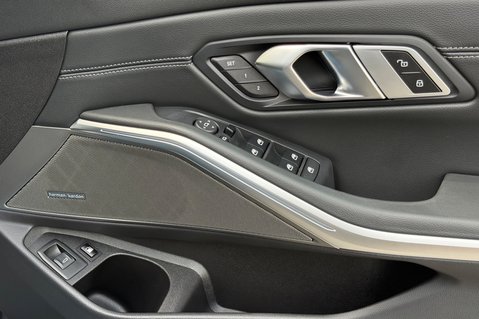 BMW 3 Series 330E M SPORT PHEV -VISIBILITY/TECH/PRO PACKS - HARMAN KARDON 33