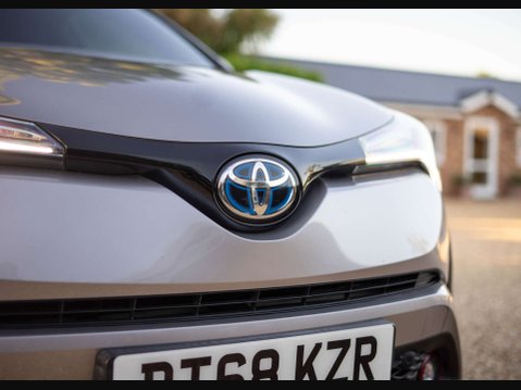 Toyota C-HR 1.8 C-HR-Dynamic HEV CVT 5dr 32