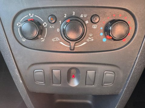 Dacia Sandero 1.0 SCe Ambiance Euro 6 5dr 15