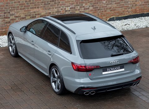 Audi S4 Avant Black Edition 9