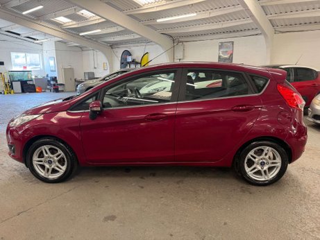 Ford Fiesta 1.0T EcoBoost Zetec Hatchback 5dr Petrol Powershift Euro 5 (100 ps) 4