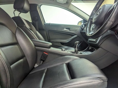 Mercedes-Benz GLA 1.6 GLA 200 Sport 5dr 30
