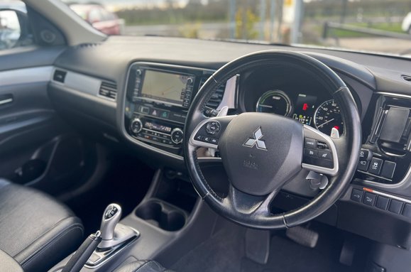 Mitsubishi Outlander PHEV 2.0h 12kWh GX4h CVT 4WD AUTO 18