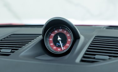 Porsche 911 Carrera 4 GTS (992) 21