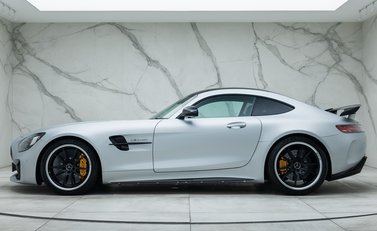 Mercedes-Benz AMG GT R 5