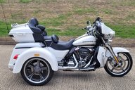Harley-Davidson Road Glide CVO TRI GLIDE 4