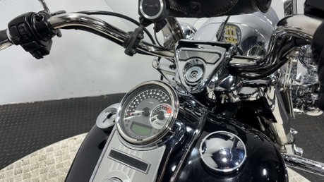Harley-Davidson Touring 1690 FLHRC ROADKING CLASSIC 2012 TO MANY EXTRAS 21' WHEEL 21