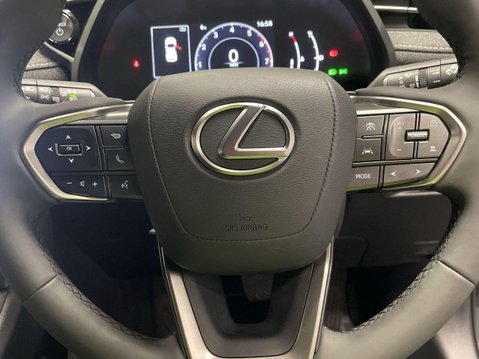 Lexus LBX 1.5 VVT-iE Premium SUV 5dr Petrol Hybrid E-CVT Euro 6 (s/s) (136 ps) Parkin 18