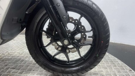 Aprilia SR GT 2022 18K NEW MOT 14BHP LEARNER SCOOTER HPI CLEAR 8