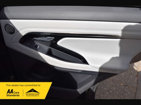 Land Rover Range Rover Evoque 2.0 Range Rover Evoque R-Dynamic SE D Auto 4WD 5dr 40