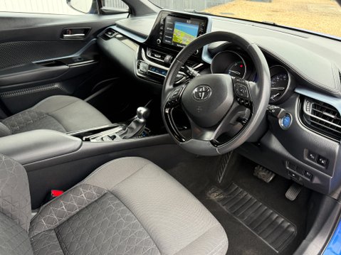 Toyota C-HR DESIGN AUTOMATIC 12
