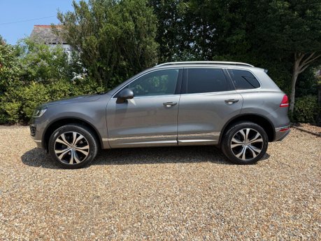 Volkswagen Touareg 3.0 TDI V6 BlueMotion Tech R-Line Tiptronic 4WD Euro 6 (s/s) 5dr 5