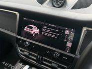 Porsche Macan GTS PDK 71