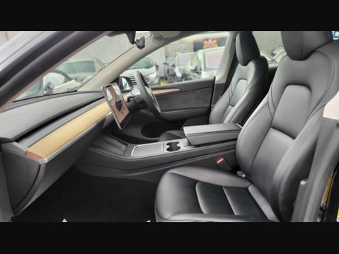 Tesla Model Y LONG RANGE AWD 31