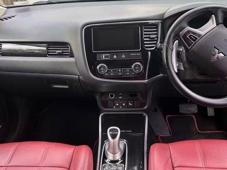 Mitsubishi Outlander 2.0h 12kWh 5h SUV 5dr Petrol Plug-in Hybrid CVT 4WD Euro 6 (s/s) (200 ps) 5