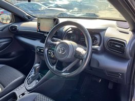 Toyota Yaris 1.5 Yaris Dynamic HEV CVT 5dr 18