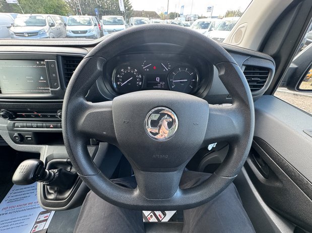 Vauxhall Vivaro LWB L2H1 [SOLD CM] Low Roof Sportive 2900 Air Con Sensors EURO 6 NO VAT 16