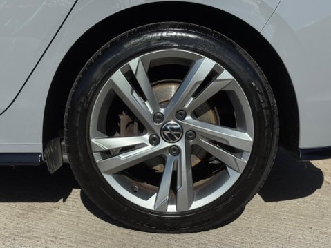 Volkswagen Golf 1.5 eTSI MHEV R-Line DSG Euro 6 (s/s) 5dr 11