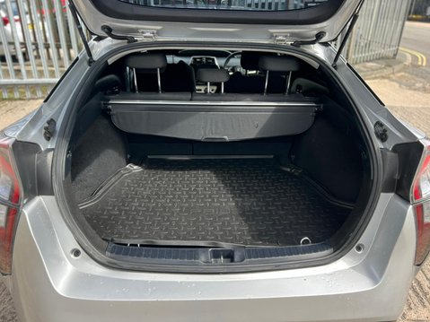 Toyota Prius VVT-I ACTIVE 17