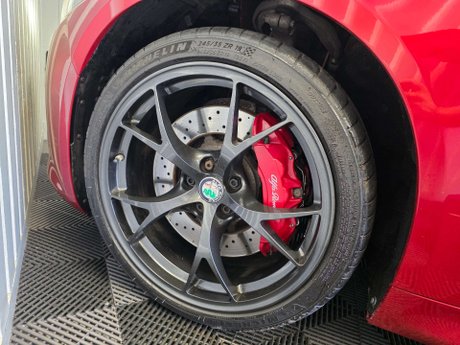 Alfa Romeo Giulia 2.9 V6 Bi-Turbo Quadrifoglio Saloon 4dr Petrol Auto Euro 6 (s/s) (510 ps) 27