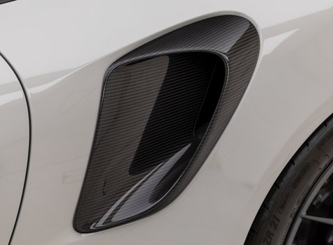 Porsche 911 (991.2) GT2 RS Weissach 29