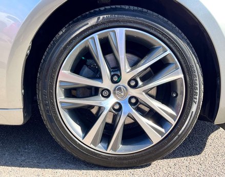 Lexus Is 2.5 IS 300h Advance CVT 4dr 15