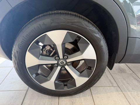 Volvo XC40 2.0 B4 MHEV Plus Dark DCT Auto Euro 6 (s/s) 5dr 26