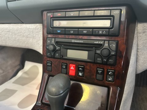 Mercedes-Benz SL Series SL320 17