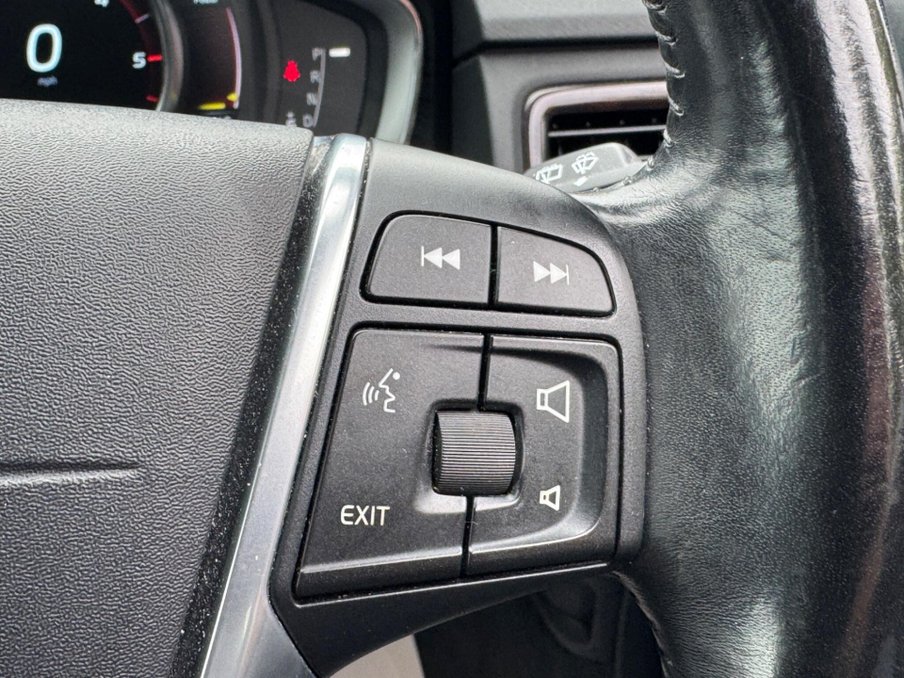 2015 Volvo V70 — image 31