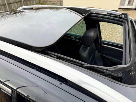 Volkswagen Touareg 3.0 TDI V6 R-Line Plus Tiptronic 4WD Euro 6 (s/s) 5dr 3