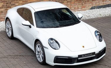 Porsche 911 Carrera (992) 8