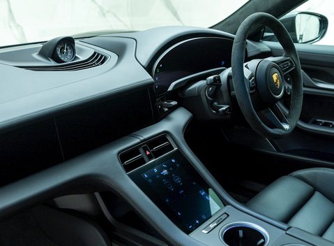 Porsche Taycan Turbo S 16