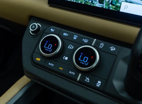 Land Rover Defender 110 D250 X-DYNAMIC HSE 25