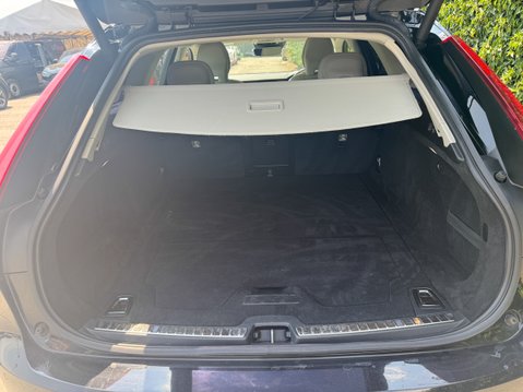 Volvo V90 (Sold) 2.0 D4 Momentum Plus Estate 5dr Diesel Auto Euro 6 (s/s) (190 ps) 10