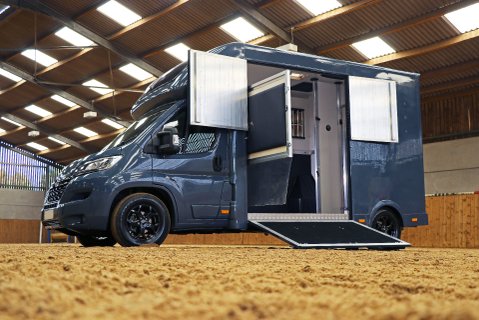 SEEKER Horseboxes 3