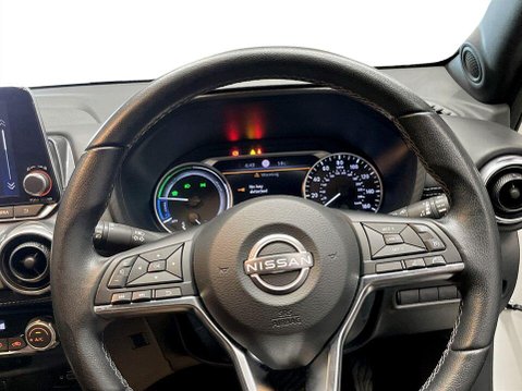 Nissan Juke 1.6 N-Connecta SUV 5dr Petrol Hybrid Auto Euro 6 (143 ps) Alloys - Air Con 13