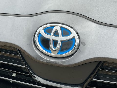 Toyota Yaris EXCEL FHEV 13