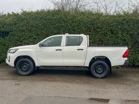 Toyota Hilux Active | 2.4 LT | Double Cab | Tow Bar | Camera | Air Con | 5