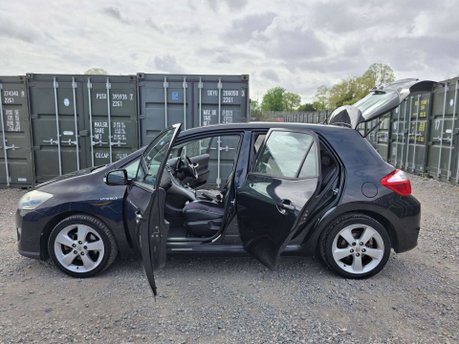Toyota Auris 1.8 VVT-h T Spirit Hatchback 5dr Petrol Hybrid CVT Euro 5 (s/s) (136 ps) 11