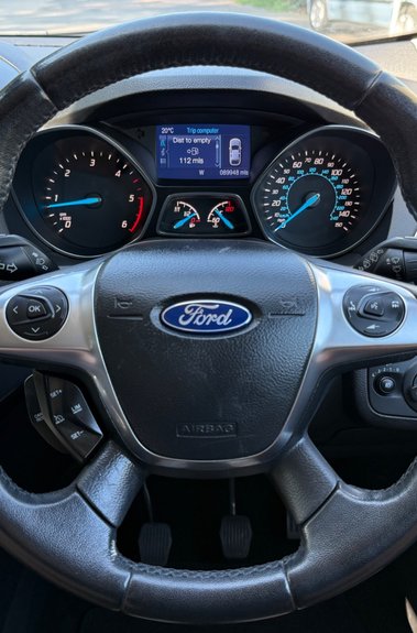 Ford Kuga TITANIUM TDCI 2WD - 10 SERVICES - NEW MOT - NEW DISCS AND PADS ALL ROUND 