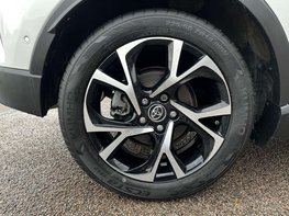 Toyota C-HR 1.8 C-HR-Dynamic HEV CVT 5dr 14