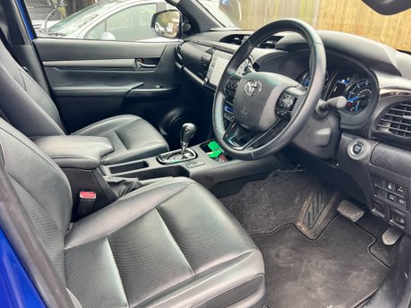 Toyota Hilux 2.8 INVINCIBLE X 4WD D-4D DCB AUTOMATIC 16
